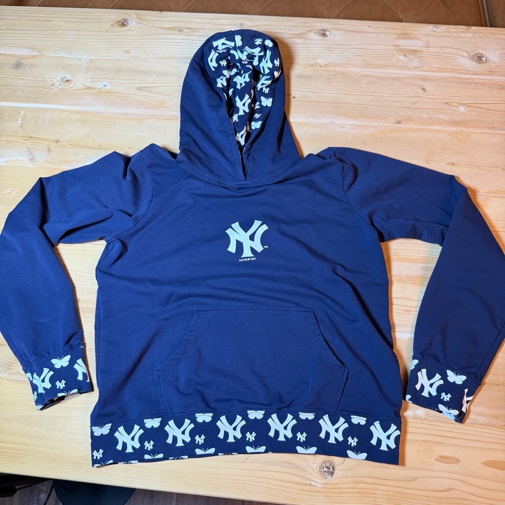 Vintage 2007 New York Yankees Hoodie G-III MLB‎ Navy Blue Butterfly Logo Medium